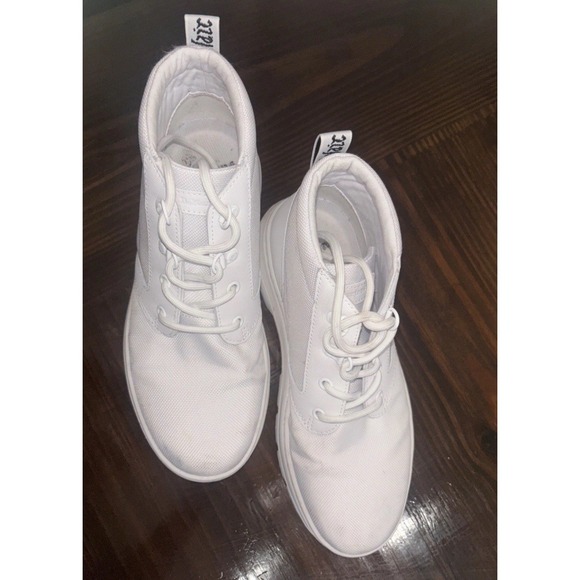 Dr. Martens Doc Marten Combs Women White Canvas High Top Combat Boots Sz 8 - Picture 2 of 7